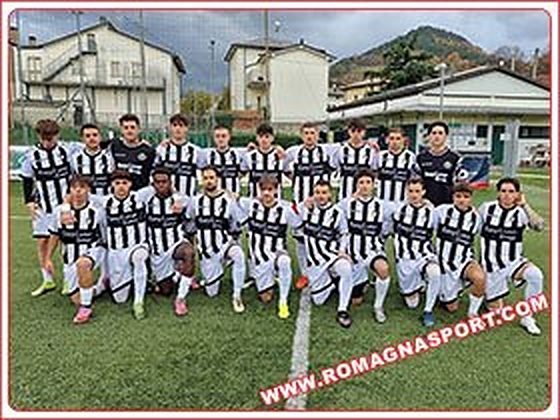La Sampierana al completo, nella foto ufficiale della stagione.