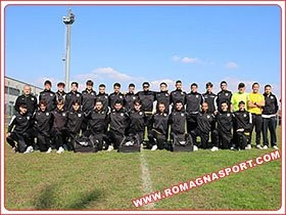 Lo Sporting Club Vallesavio al completo, nella foto ufficiale della stagione.